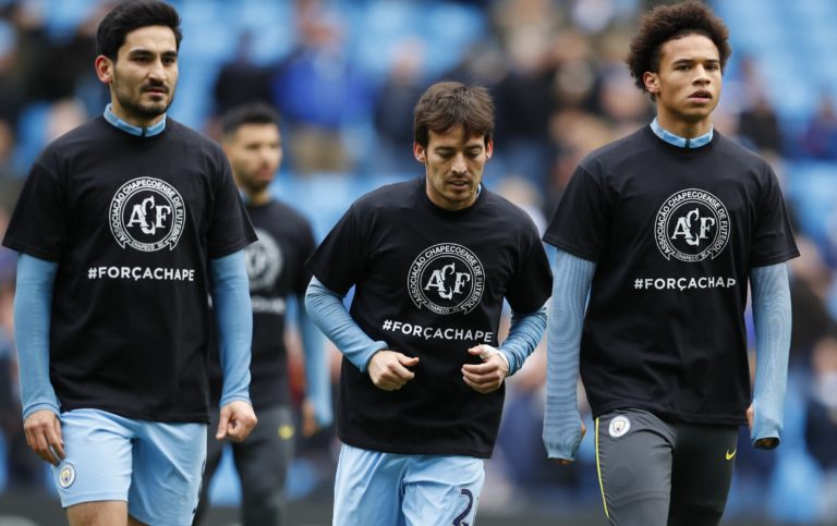Manchester City homenageia vítimas da Chapecoense