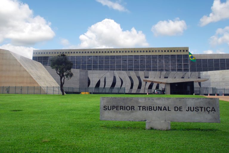 STJ valida procuração com assinatura do Gov.br e dispensa reconhecimento de firma