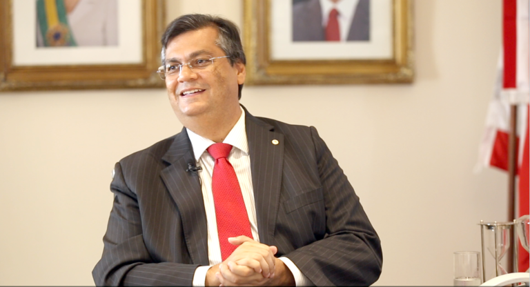 Mais da metade dos prefeitos maranhenses apoiam Dino, diz Folha