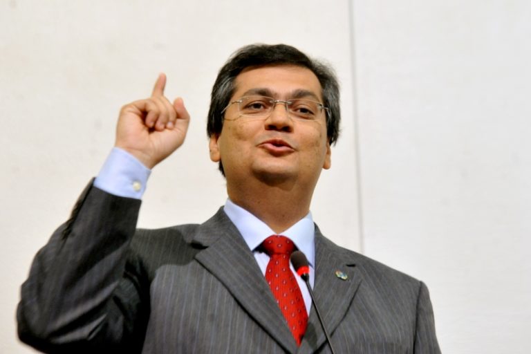 Flávio Dino responde críticas de jornalista da Globo