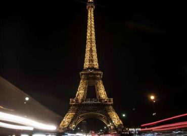 Torre Eiffel volta a abrir após cinco dias de greve