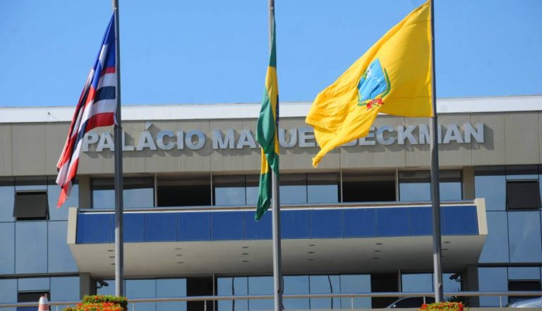 Deputados reeleitos recebem salário dobrado entre dezembro e fevereiro
