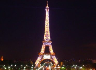 Torre Eiffel de Paris permanece fechada