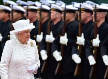 Ex-guarda do Palácio de Buckingham conta que quase atirou na rainha