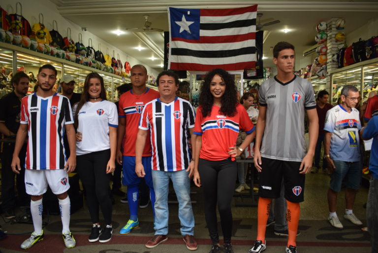 MAC apresenta novos uniformes