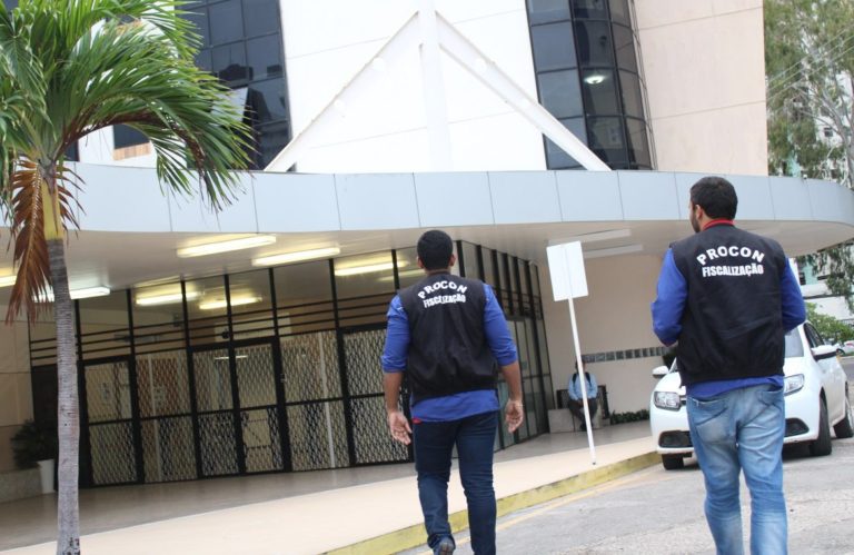 Escolas de São Luís são notificadas por fardamento