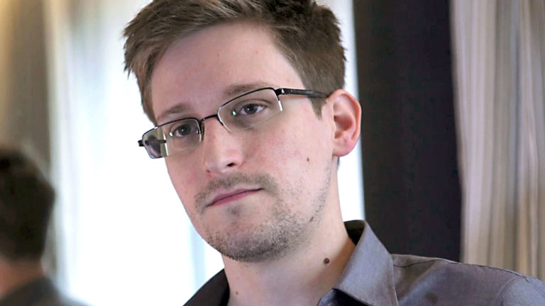 Rússia estende asilo de ex-agente secreto Edward Snowden