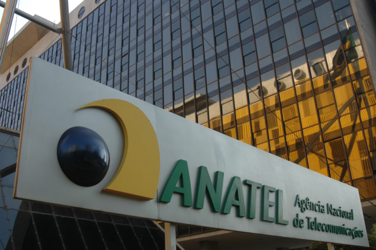 Anatel amplia uso de bloqueadores de celular, internet e drones
