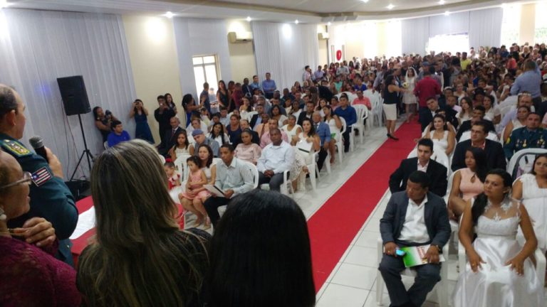 Casamento comunitário reúne 50 casais militares