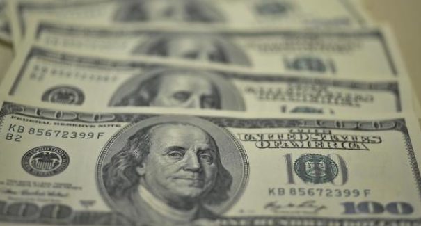 Brasil tem segunda maior saída de dólares da história em 2025