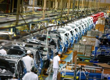 Produção industrial volta a subir após 34 meses de queda