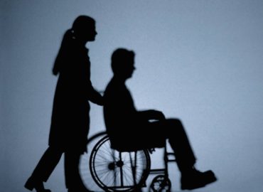 Acompanhantes de cadeirantes têm direito a ingressos gratuitos, diz Procon