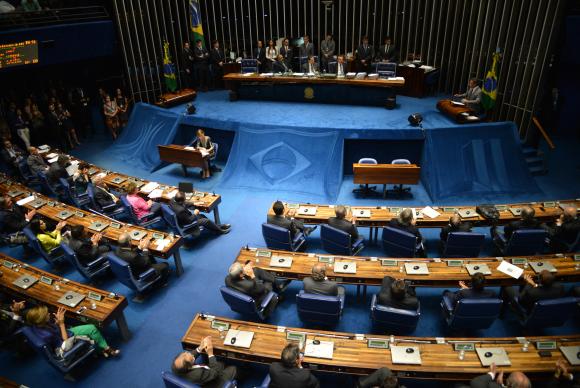 O presidente do Senado, Eunício Oliveira, já disse que a votação estará na pauta do dia, independentemente do que acontecer na Câmara