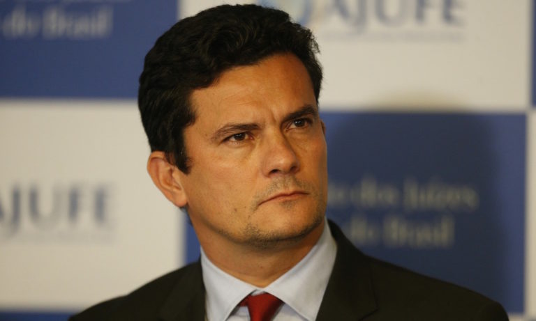 Moro publica mensagens de Bolsonaro e diz que PF precisa de autonomia