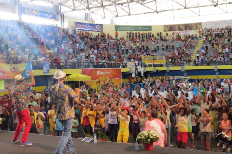 Carnaval de louvor e oração