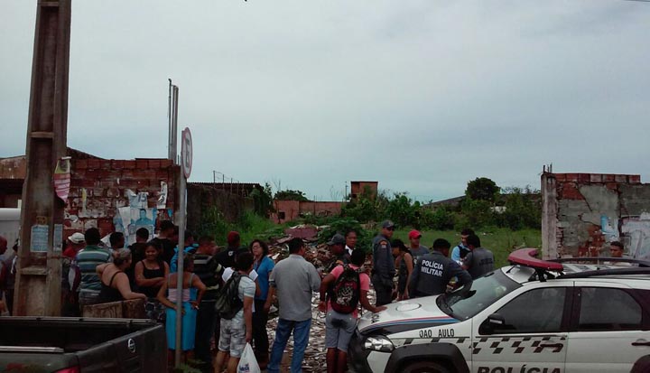 Corpo é encontrado em terreno baldio no bairro do Filipinho