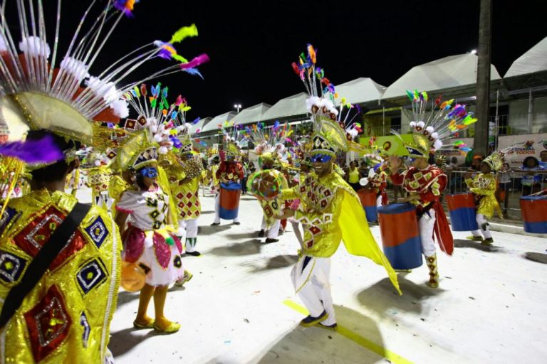 Blocos tradicionais abrem a Passarela do Samba
