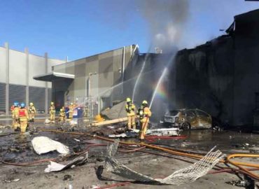 Avião cai em shopping perto de Melbourne, na Austrália, e mata 5 pessoas