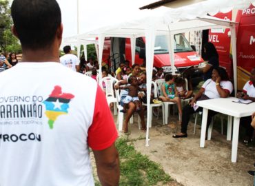 Procon Móvel realiza ação social no bairro do Cohafuma