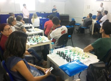 Professores de xadrez são capacitados