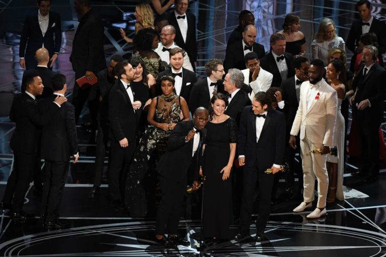 Oscar tem de tudo: críticas a Trump, gafe e musical com 6 prêmios