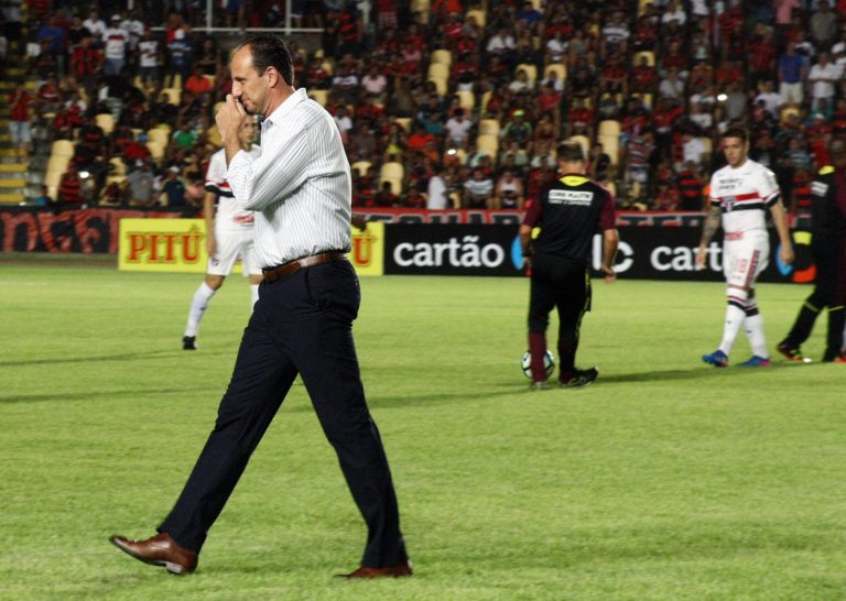 Com gol no início, São Paulo elimina Moto no Castelão