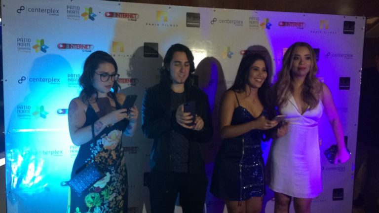 Thaynara OG e youtubers lotam cinema em pré-estreia de ‘Internet – O Filme’