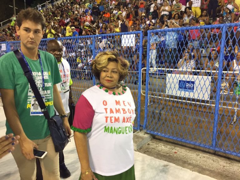 Alcione aparece 16kg mais magra no Rio