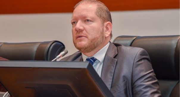 Othelino Neto anuncia retorno à Assembleia Legislativa do Maranhão