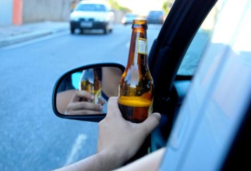 Policiais do 6° BPM prendem homem dirigindo sob efeito de álcool