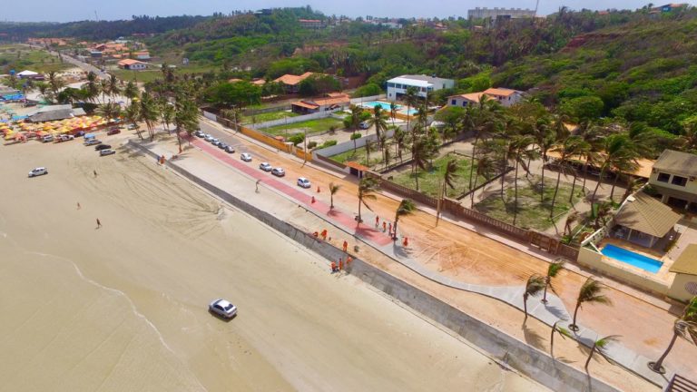 Praia do Araçagi ganha nova cara