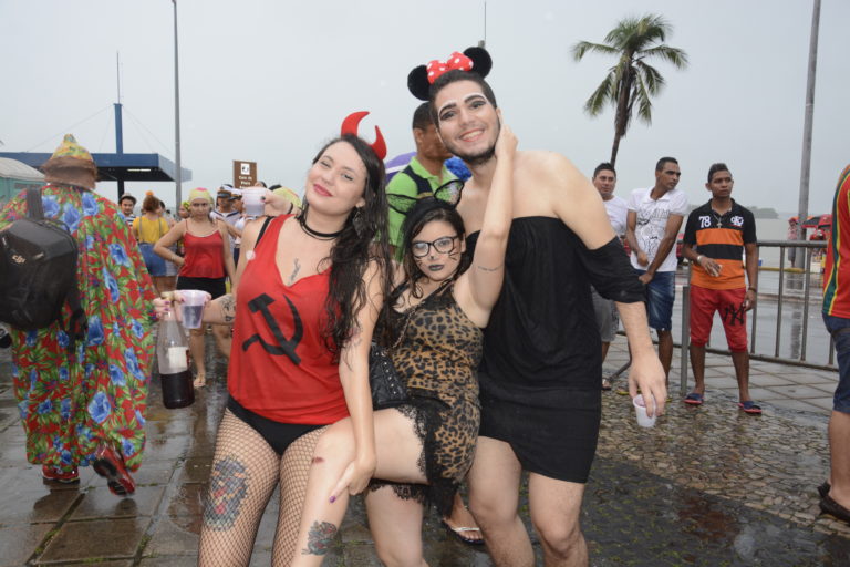 Com chuva ou não, foliões agitaram carnaval de São Luís