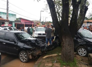 Perseguição policial termina em acidente em Paço