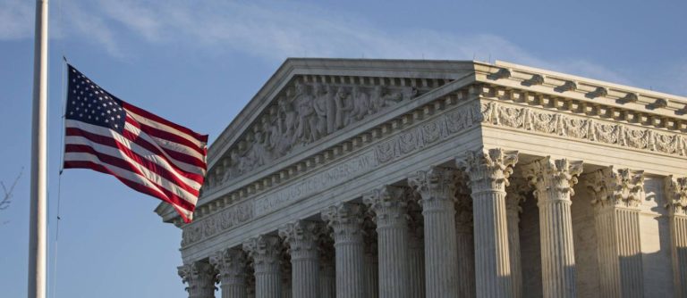 Decisão judicial na Califórnia suspende veto a viajantes de sete países
