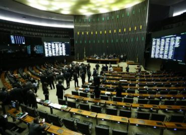80 parlamentares trocam de partido no Maranhão
