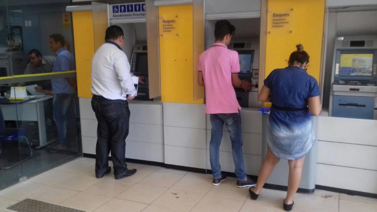Banco é autuado por falta de dinheiro para saques