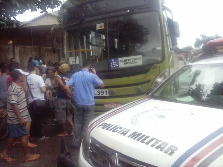 Assaltante é morto em ônibus no Anil