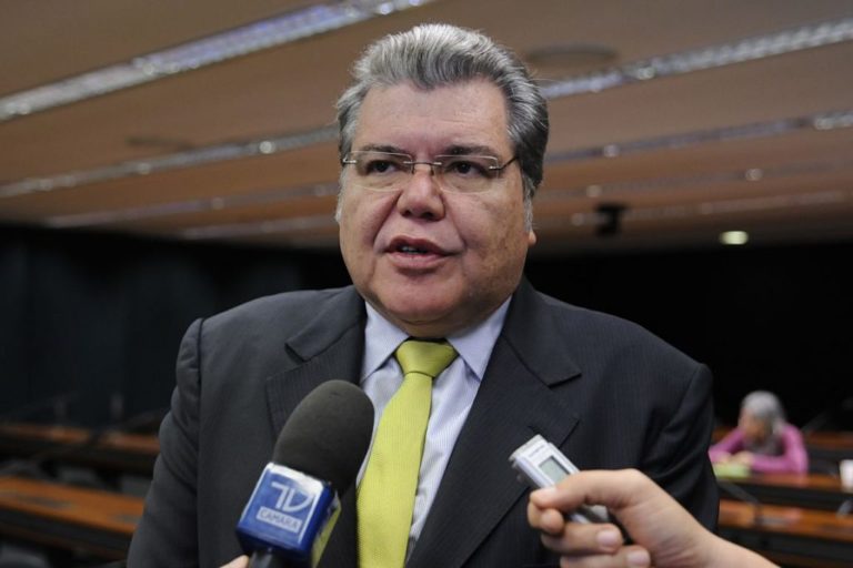 Roseana deve disputar eleições em 2018, afirma Sarney Filho