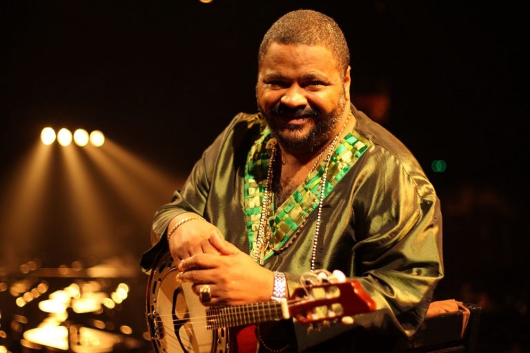 Sambista Arlindo Cruz continua em estado grave