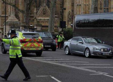 Parlamento britânico é isolado após atentado terrorista