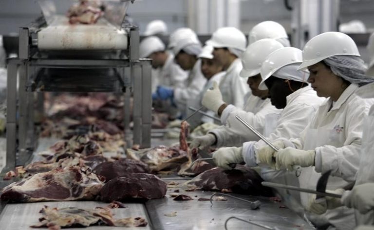 Ministro defende carne brasileira; técnicos se reúnem para avaliar medidas