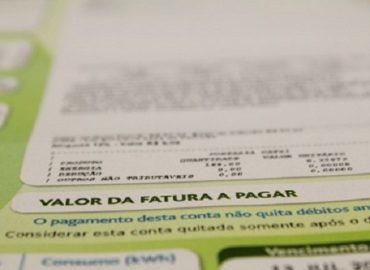 Três em cada 10 consumidores fecharam março “no vermelho”, mostra pesquisa