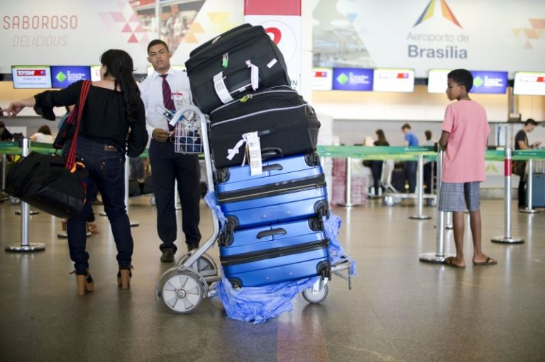 Latam vai cobrar R$ 50 para despachar bagagem de 23 quilos
