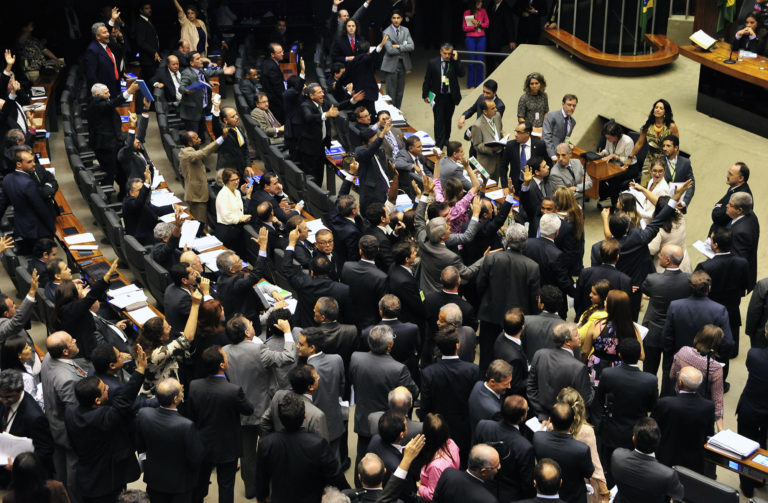 Terceirização geral gera mais polêmica
