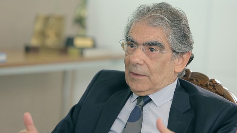 Crise política é processo de aperfeiçoamento da democracia, diz Ayres Britto