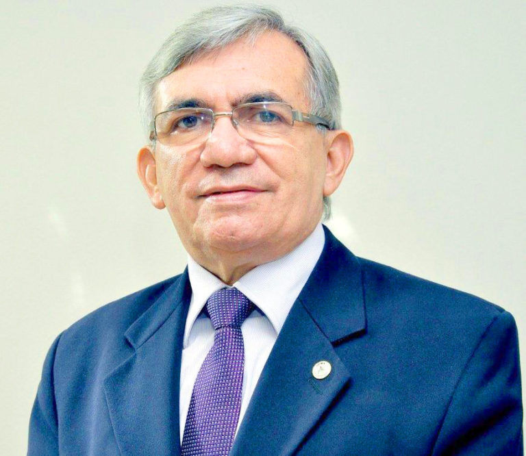 Natalino Salgado toma posse na Academia Nacional de Medicina