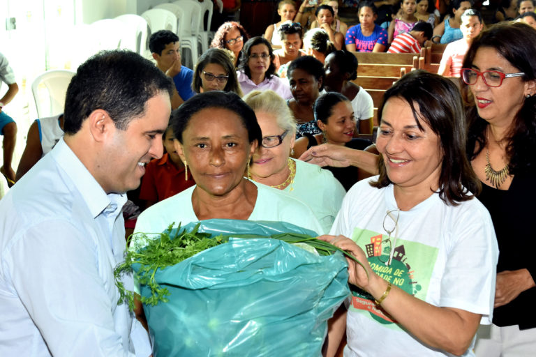Prefeitura distribui 35 toneladas de alimentos