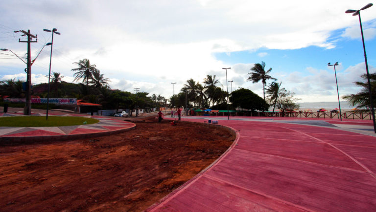 Revitalização da praia do Araçagi incentiva comércio, renda e lazer