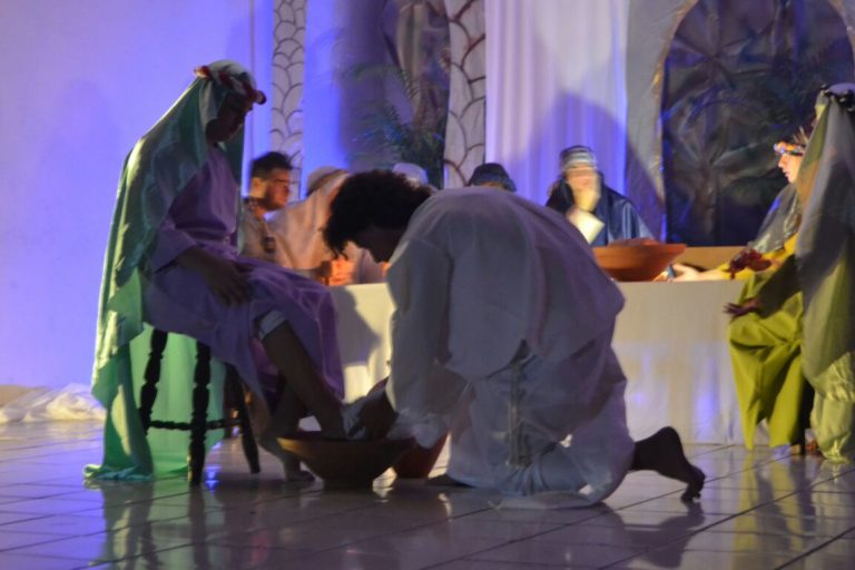 Igreja São Pantaleão realiza espetáculo Via Sacra