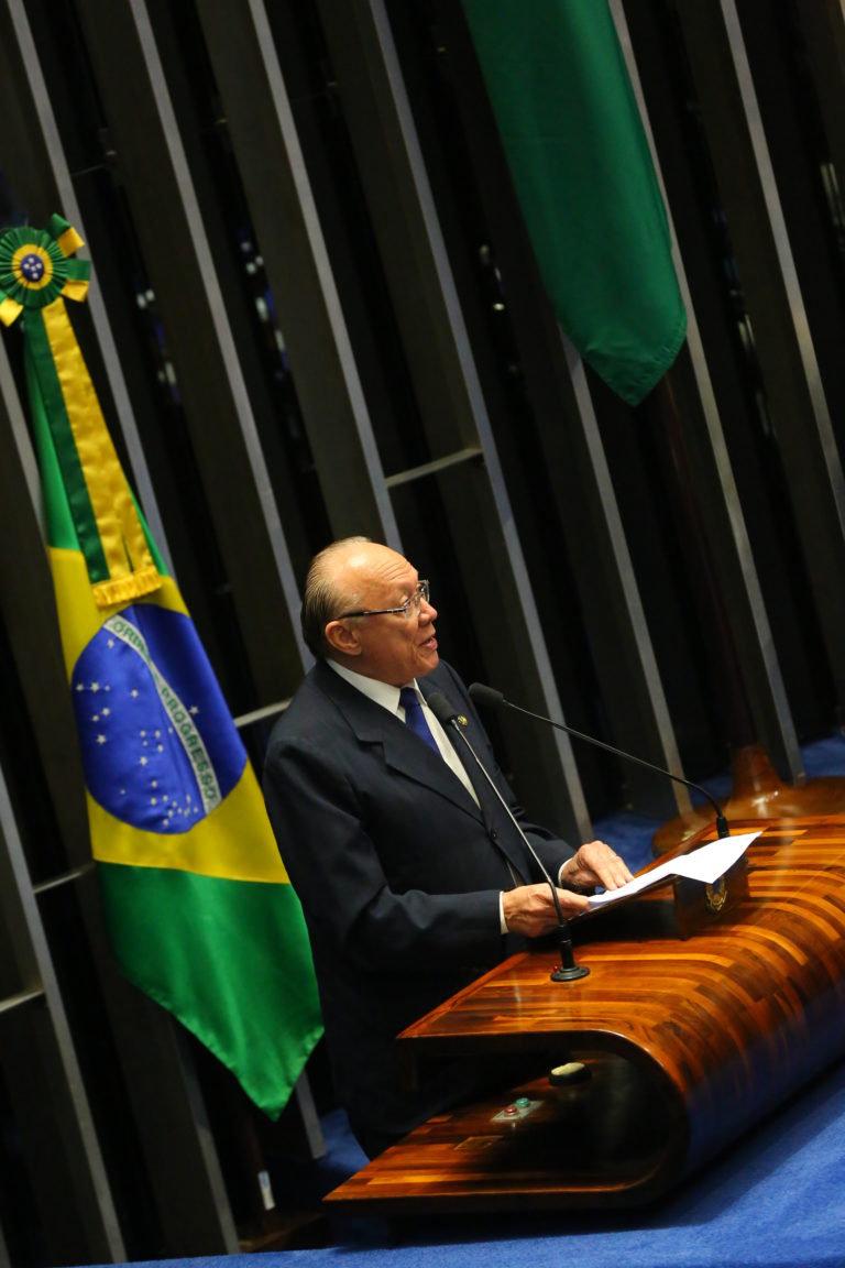João Alberto pede definição sobre base de Alcântara